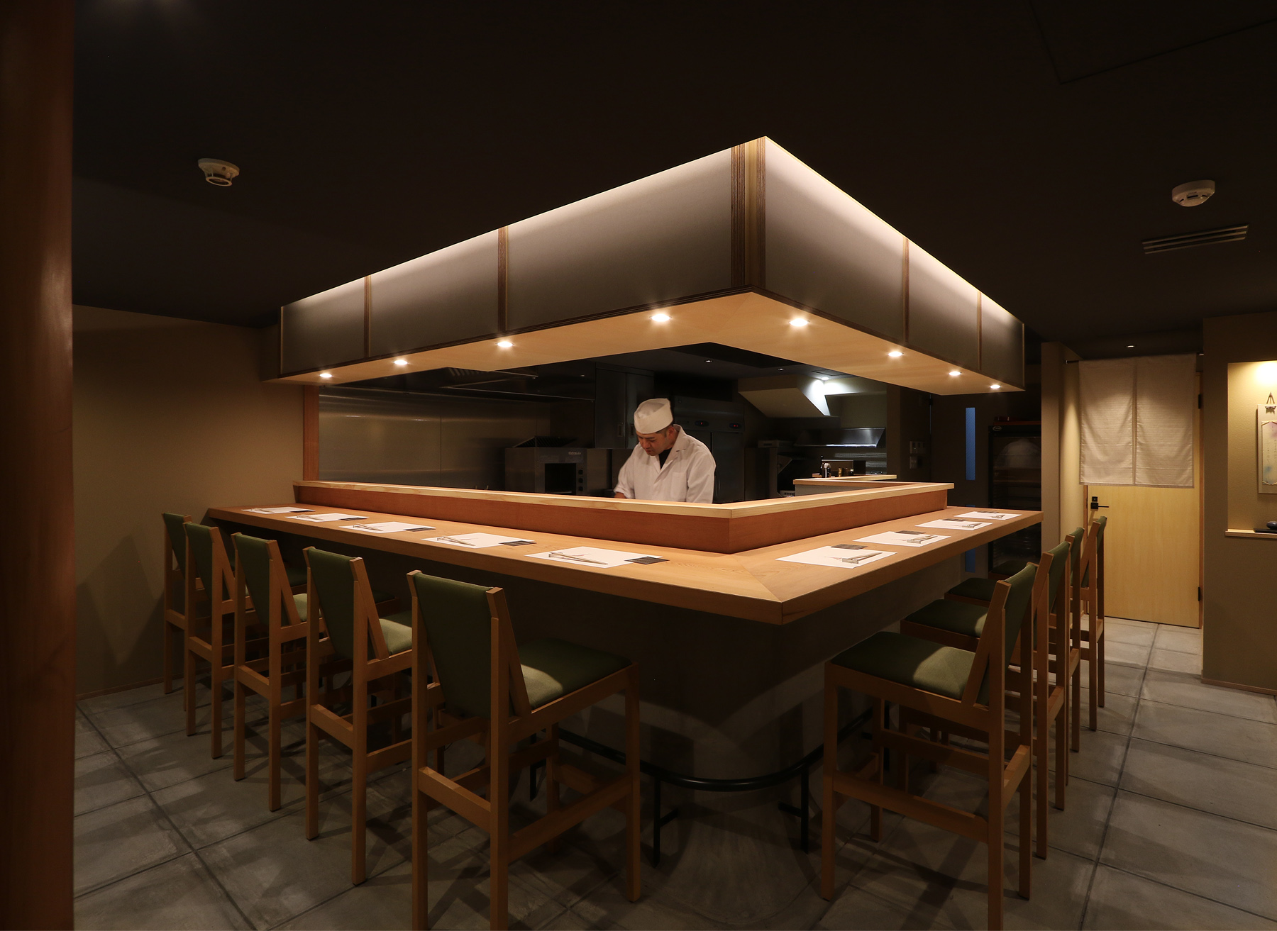 京都 店舗デザイン 店舗リノベーション 店舗改装 割烹 日本料理 和食 カウンター席のみの店内 カジュアルモダン